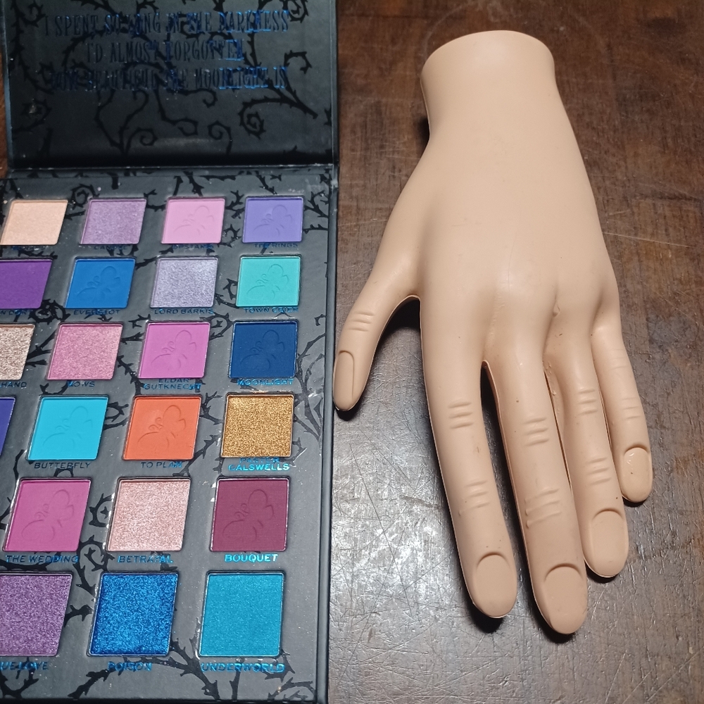 Makeup Revolution Corpse Bride Eyeshadow Palette #33 - Picture 5 of 7
